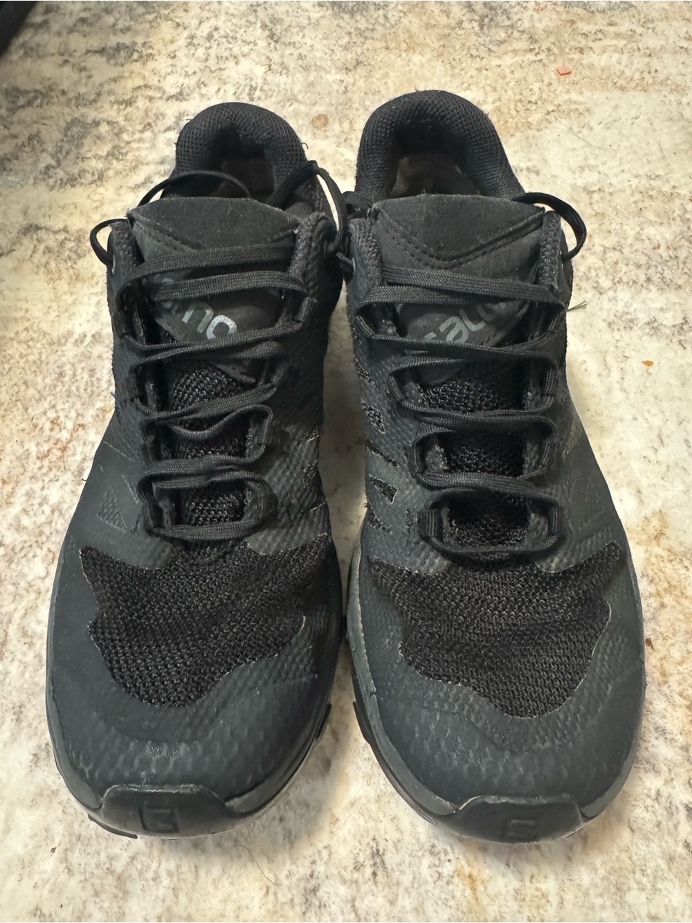 Salomon Outline GTX size 9.5US
